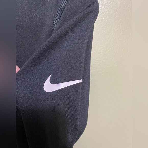 Nike Dry Fit Top, Size M - Picture 4 of 4